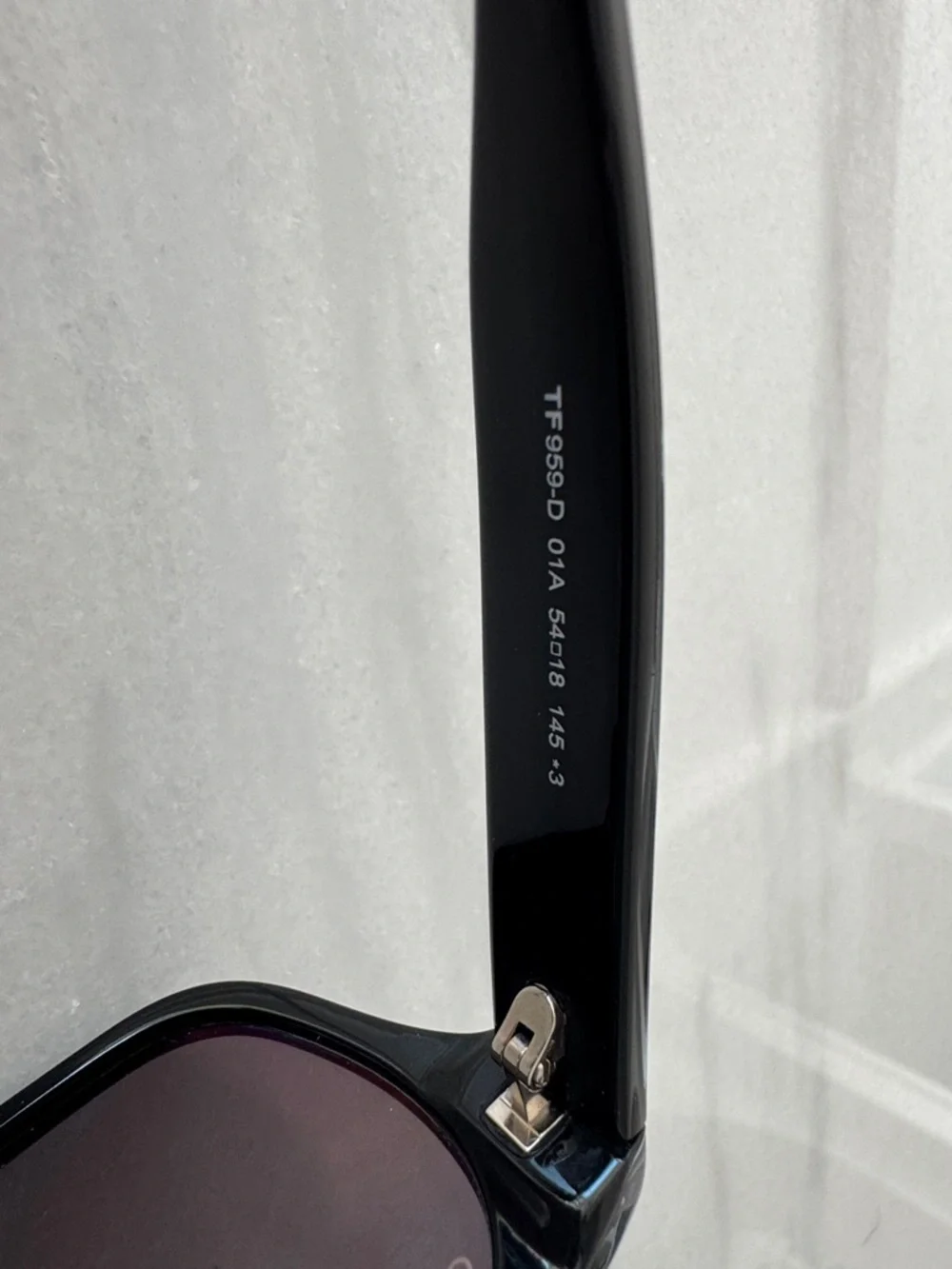 Tom Ford Black Square women Sunglasses with Dark Lenses TF 959-D 01A 54 18 145*3 - Picture 2 of 6